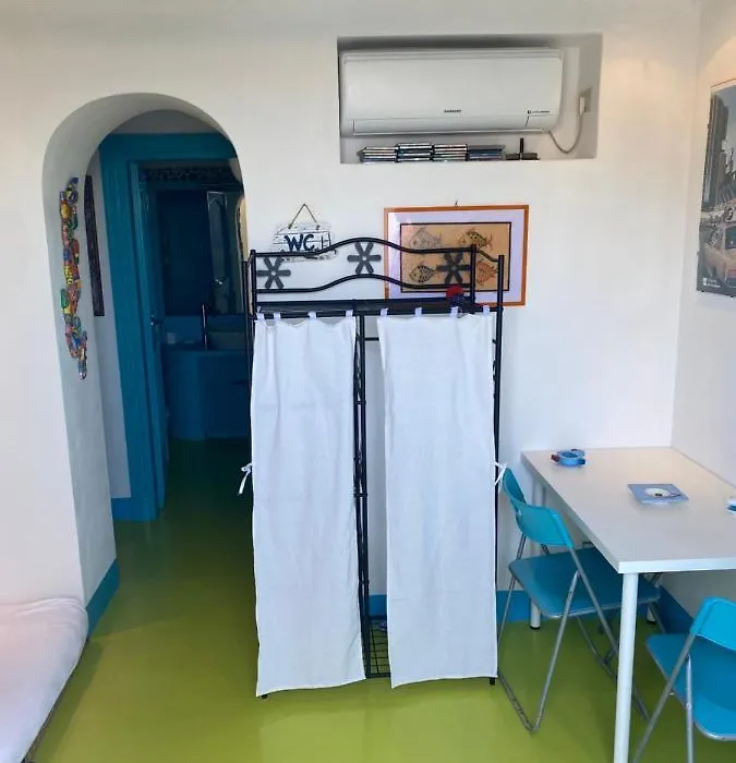 Bilocale Zona Porto Con Porzione Di Giardino Distaccata Ad Uso Privato-1