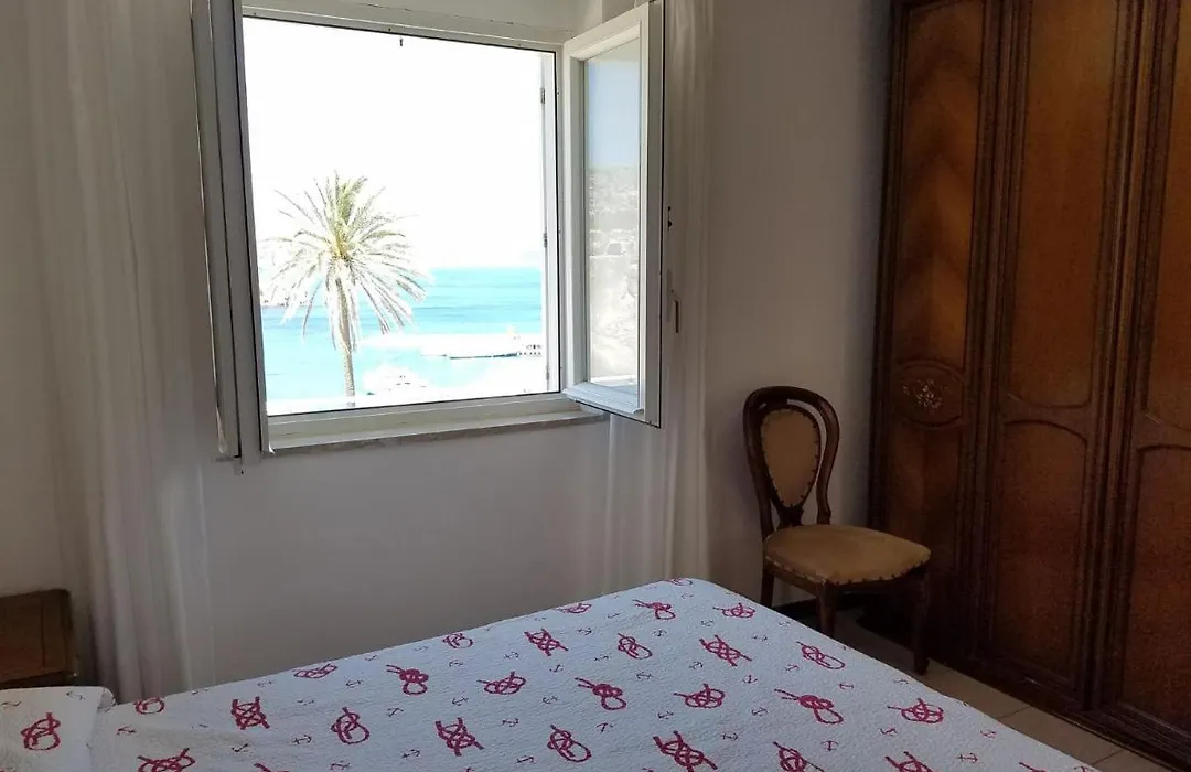 Agenzia Aprea, La Casa di FERURI-1