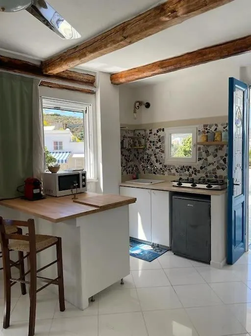 Marbnb Appartamenti Ponza Centro porto Casa Luisa-1