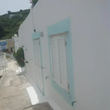 Bilocale Zona Porto Con Porzione Di Giardino Distaccata Ad Uso Privato-2