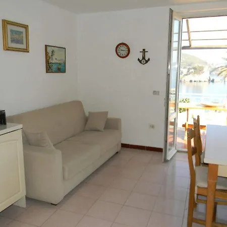 Agenzia Aprea, La Casa di FERURI-2