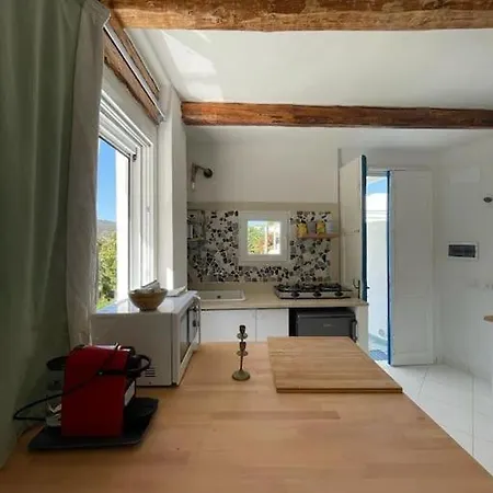 Marbnb Appartamenti Ponza Centro porto Casa Luisa-3